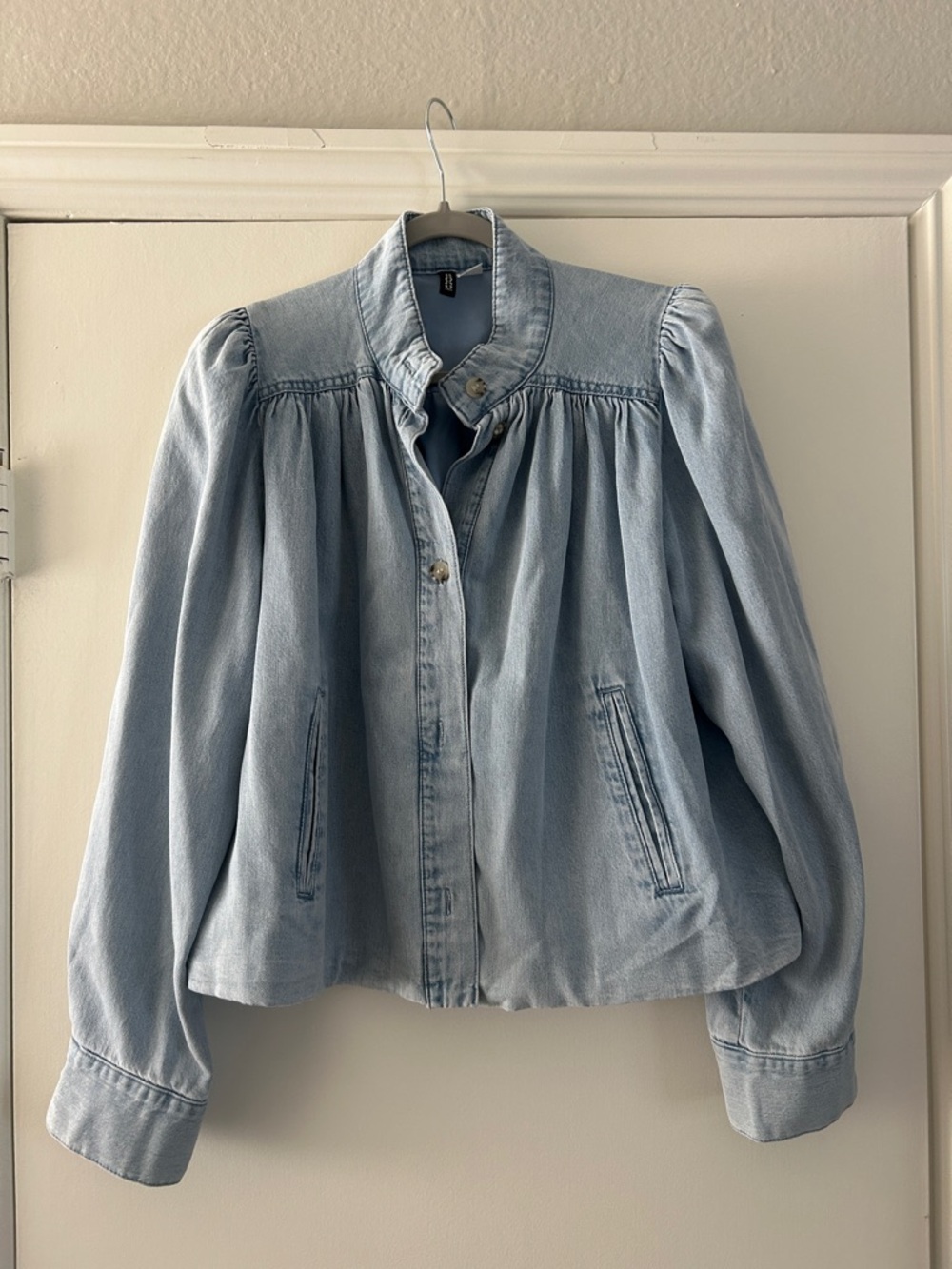 H&M Light Blue Denim Puff-Sleeve Jacket size small